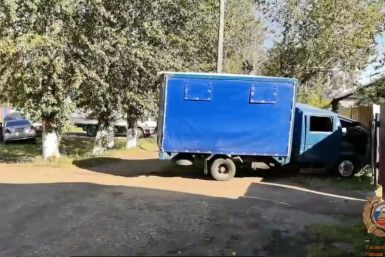 Трое взрослых и подросток пострадали в ДТП с грузовиком в Аларском районе