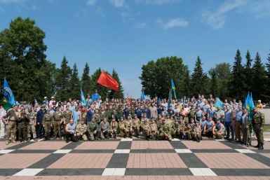 "Никто, кроме нас": Иркутск отметил 96-летие Воздушно-десантных войск