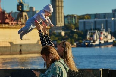 люди, эмоции, улица, дети, прохожие, семья Дмитрий Осипчук, ИА PrimaMedia.ru