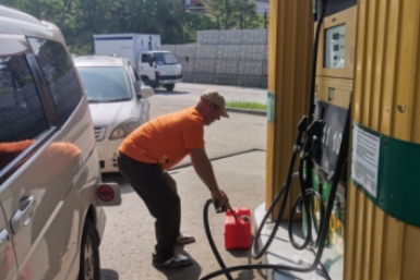 Бензин по цене золота: кто продает топливо в канистрах и что будет, если купить