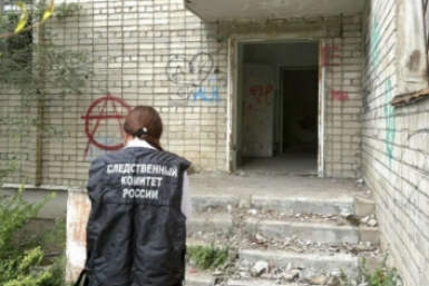 Школьница разбилась насмерть, провалившись в лифтовую шахту в заброшенном доме