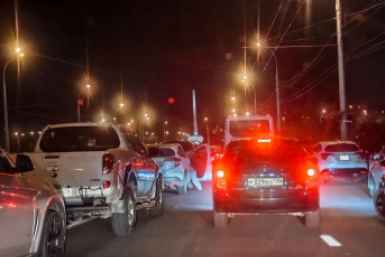 Автомобилисты встали в "бордовые" пробки после вальса яхт в Иркутске