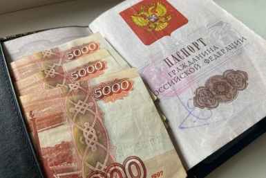 Федеральную выплату за долголетие предложили установить в России