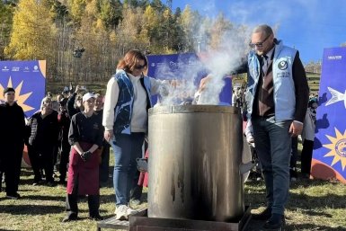 Рекордные 568 литров ухи сварили в Листвянке