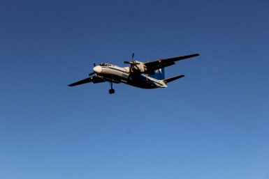 Самолет Ан-24 повредил шасси во время посадки в Иркутске