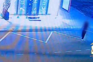Подросток разбил камнем стекло автобусной остановки по просьбе друга в Братске