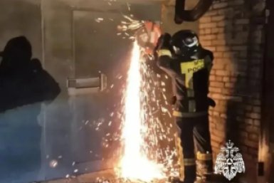Гараж с пятью автомобилями вспыхнул в Тулуне