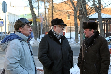 Митинг прошел у памятника Юрию Ножикову  Мария Оленникова, IrkutskMedia