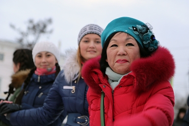 Около 200 человек станцевали хоровод в честь начала Нового года по восточному календарю Оленникова Мария, IrkutskMedia