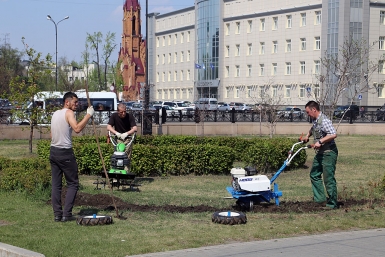 Благоустройство цветочных клумб началось в сквере имени Кирова Мария Оленникова, IrkutskMedia