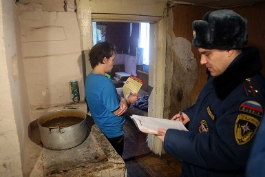 Рейд по неблагополучным семьям, проживающим в частном секторе Октябрьского округа Иркутска Мария Оленникова, IrkutskMedia
