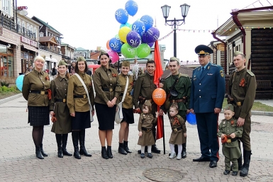 В мероприятии приняли участие дети сотрудником МЧС, для которых специально сшили форму военных лет Тихолоз Виктория, ИА IrkutskMedia