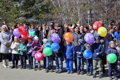 Дети на торжественном митинге у памятника Маршалу Советского Союза Жукову Мария Оленникова, IrkutskMedia