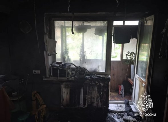 Четверых человек спасли из горящей пятиэтажке за прошедшие сутки в Ангарске