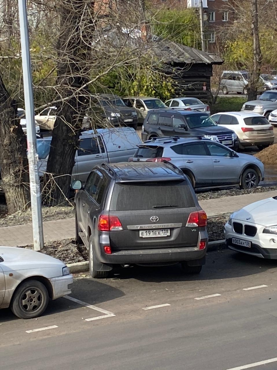 Парковка на газоне