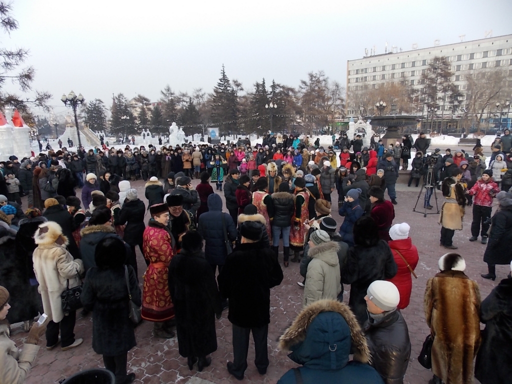 Иркутяне отпраздновали наступление Сагаалгана, исполнив ехор