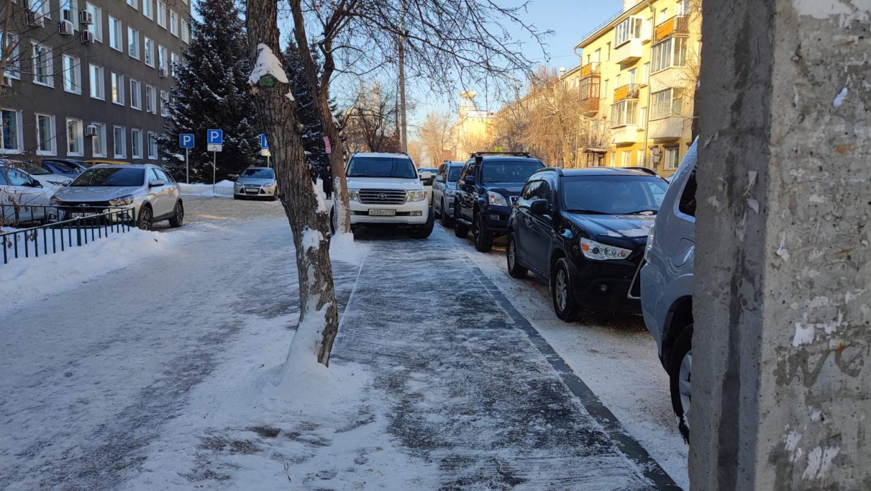 Парковка на тротуаре