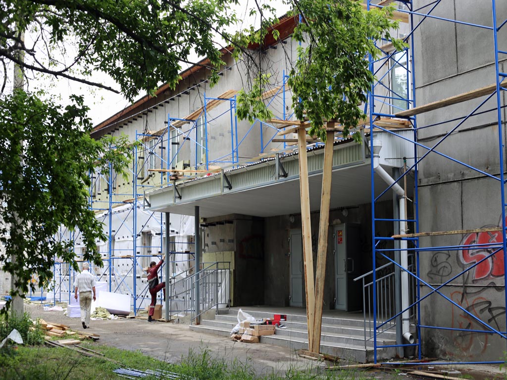 Ремонт закончится в сентябре, Фото с места события собственное