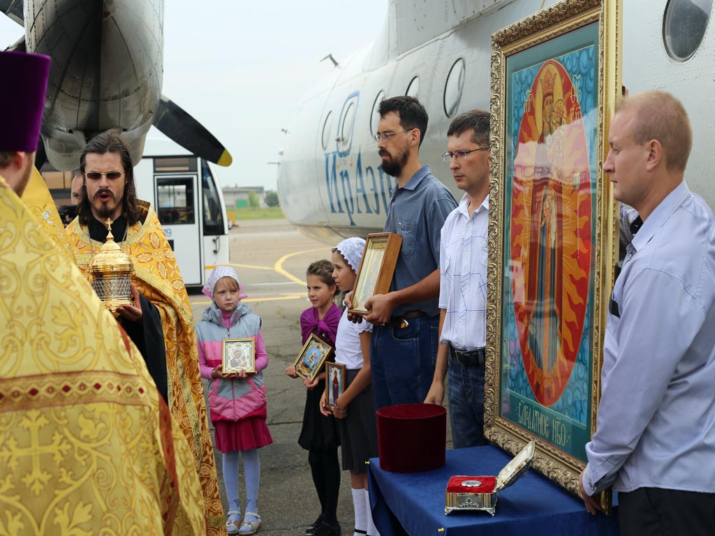 Перед полетом на земле прошел молебен , Фото с места события собственное