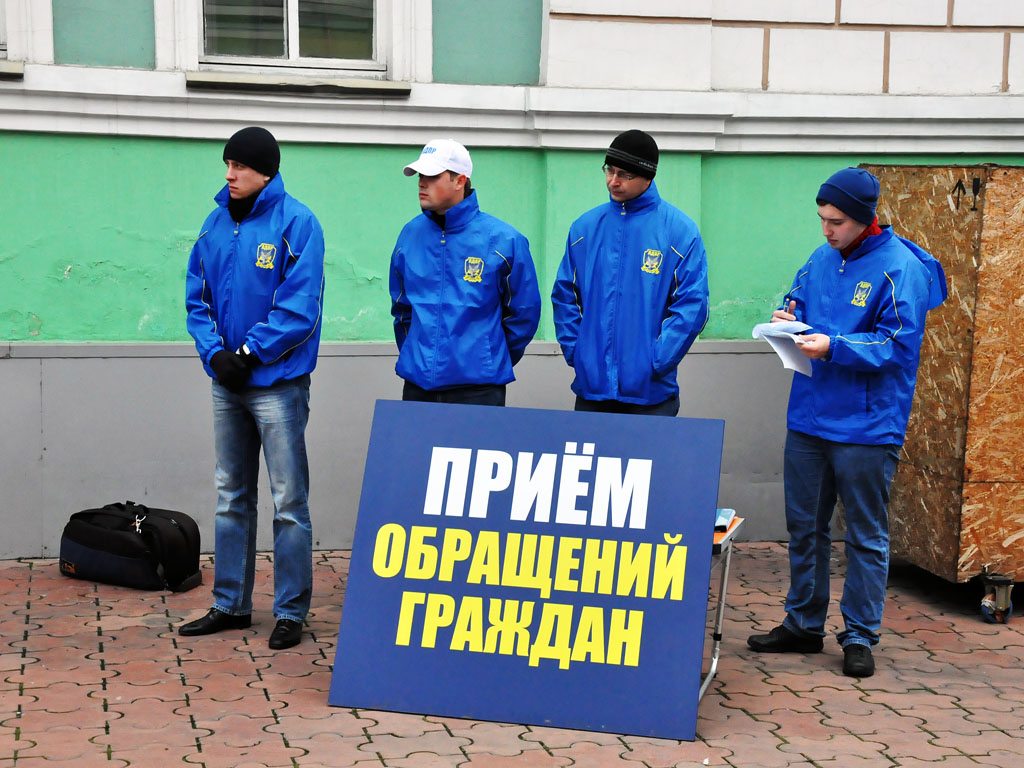 Депутаты Госдумы от фракции ЛДПР прибыли на агитационном поезде в Иркустк, Фото с места события собственное