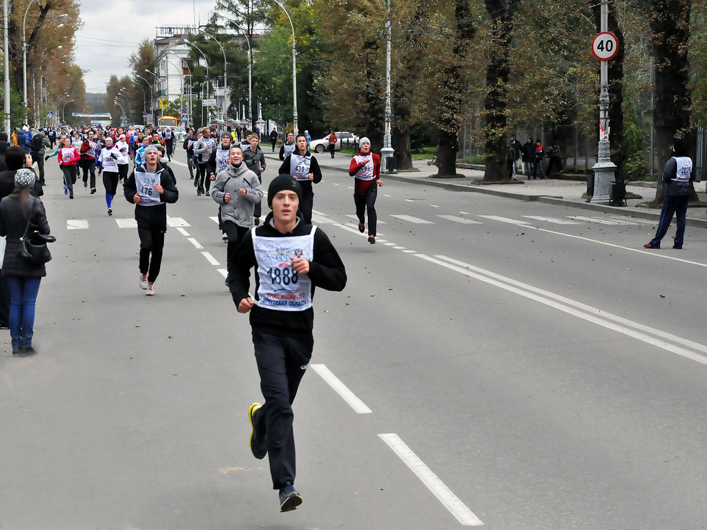 Министр спорта Павел Никитин победил в VIP-забеге на "Кроссе нации" в Иркутске, Фото с места события собственное