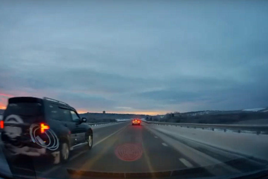 Выезд через сплошную Группа &quotДТП38&quot  в соцсети &quotВКонтакте&quot (12+)