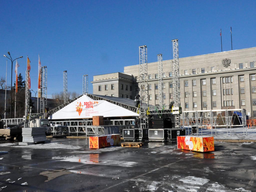 На низком старте находится Иркутск перед Эстафетой Олимпийского огня, Фото с места события собственное