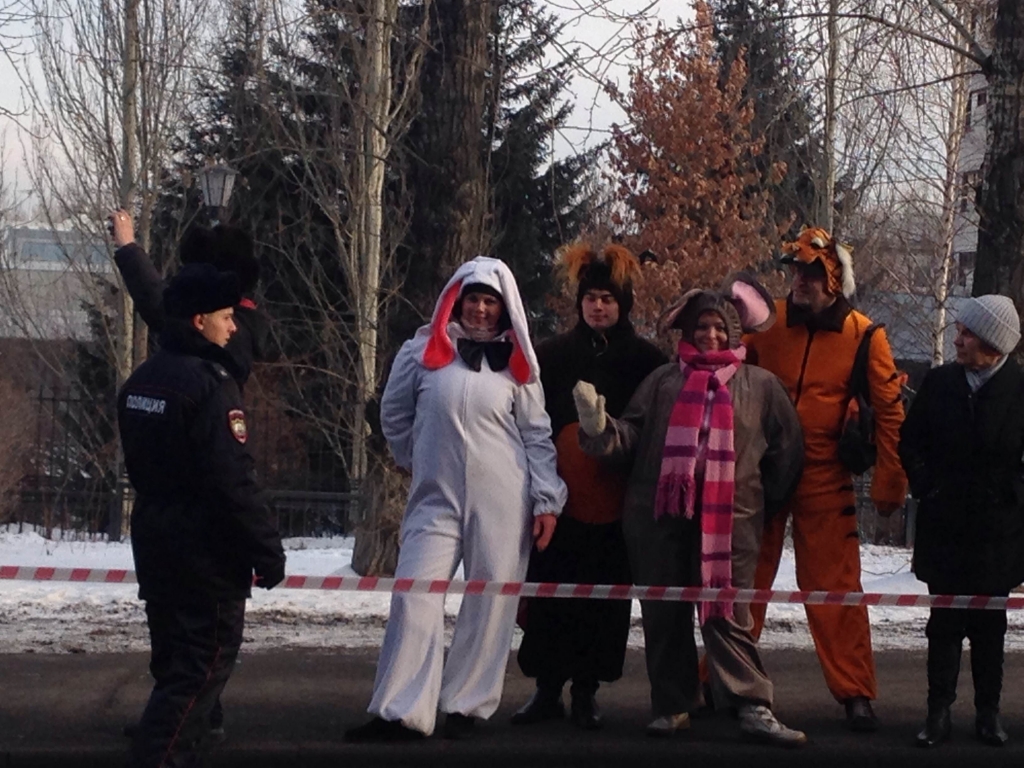 Встречающие на МНТК, Фото с места события собственное