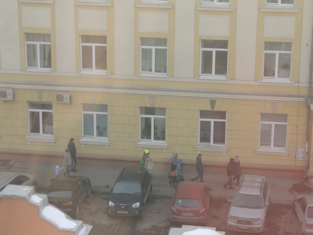 Жители Иркутска спешат в сквер Кирова, Фото с места события собственное