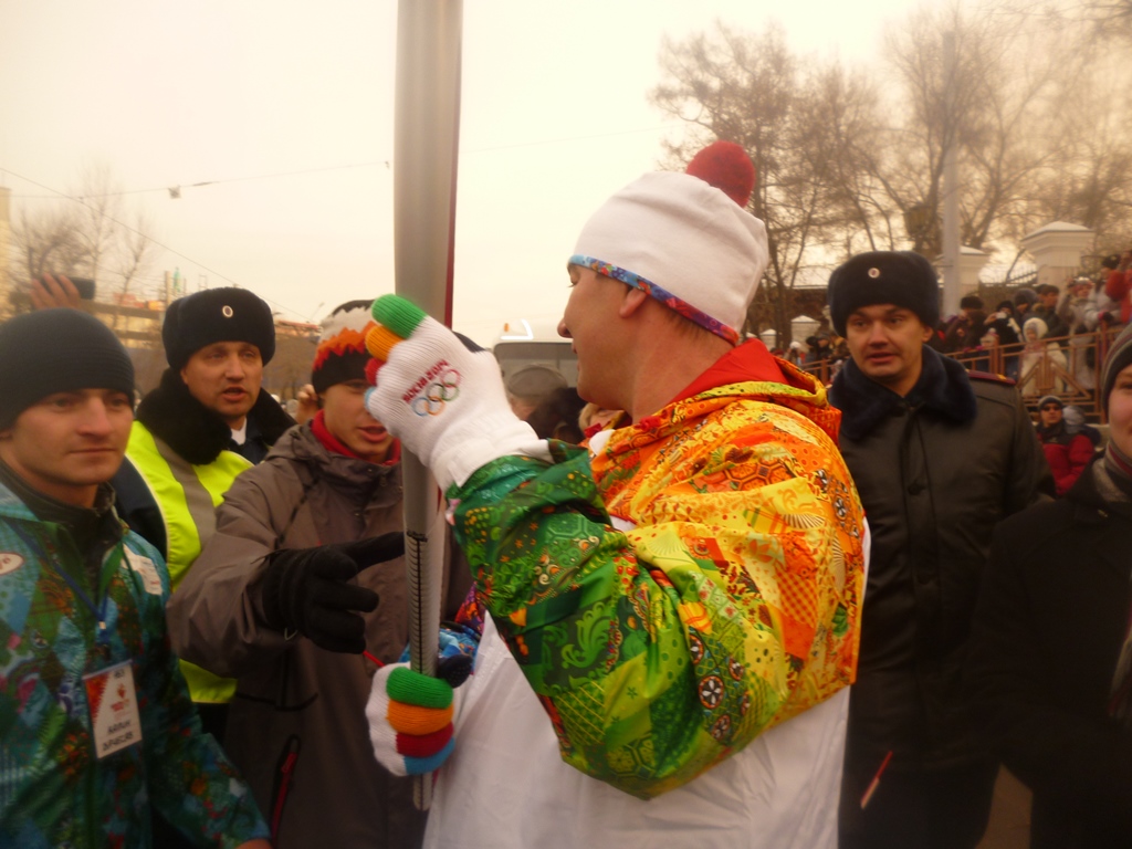 Виталий Барышников на Эстафете Олимпийского огня в Иркутске, Фото с места события собственное