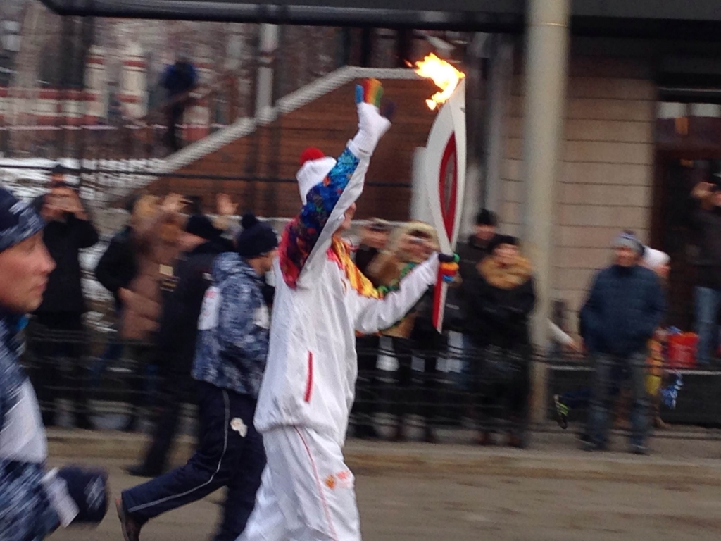 Факелоносец в 130-м квартале, Фото с места события собственное