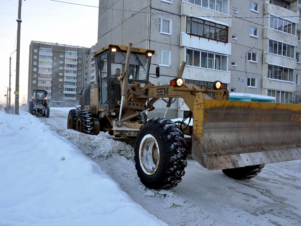 Нужно было объединить усилия администрации города, МУП "Иркутскавтодор" и управляющих комп, Фото с места события собственное