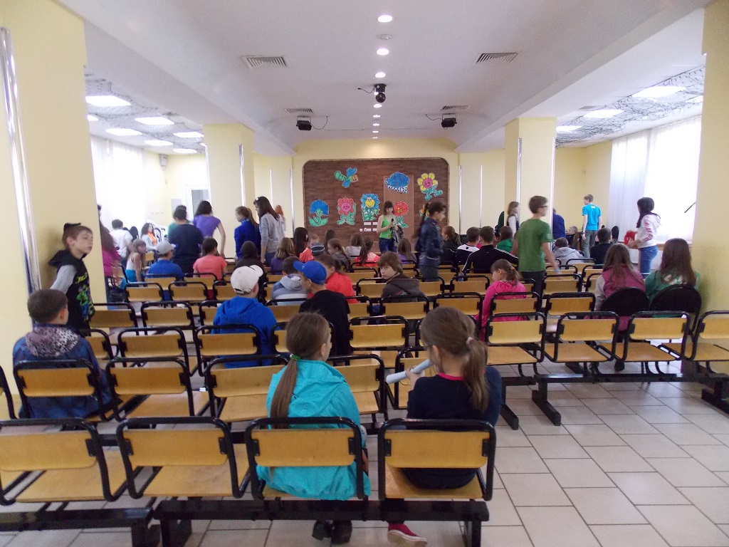 Ребята готовятся к хакрытию сезона в лагере "Металлург" в Иркутской области, Фото с места события собственное