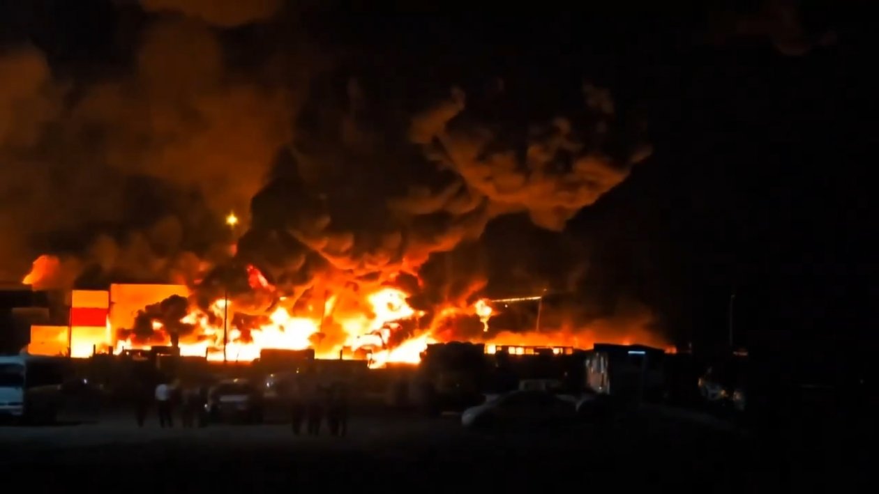 Последствия взрыва в иранском порту Скриншот из видео с места событий