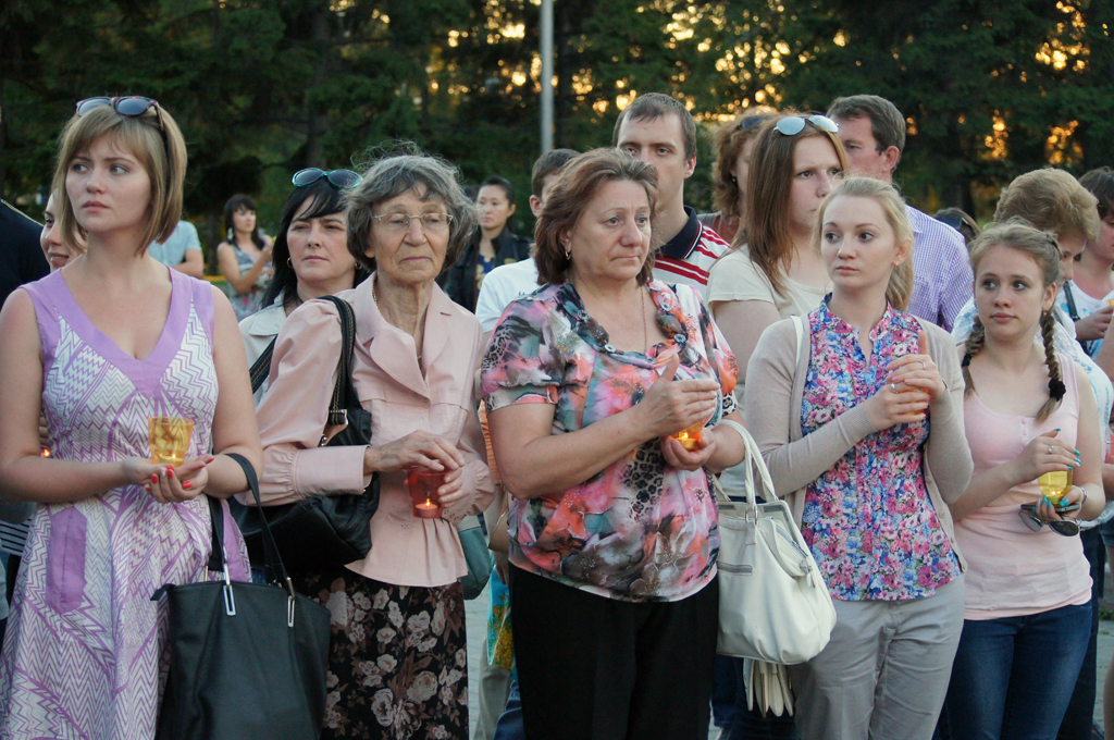 Более 200 жителей пришли на митинг, Фото с места события собственное