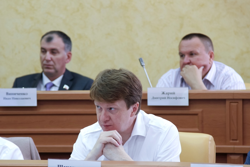 Многих депутатов Думы жители уже не увидят в новом сосыве , Фото с места события собственное