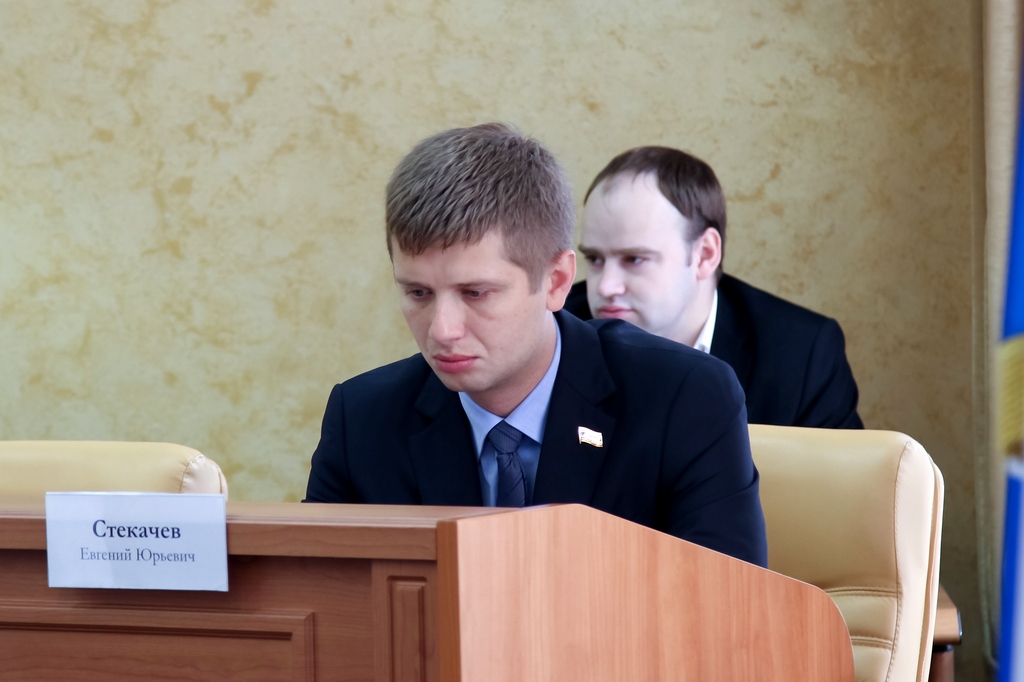 Только 19 действующих депутатов победили в праймериз "Единой России" в Иркутске, Фото с места события из других источников