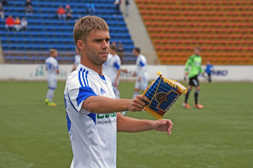 Дмитрий Пытлев получил вымпел, Фото с места события собственное