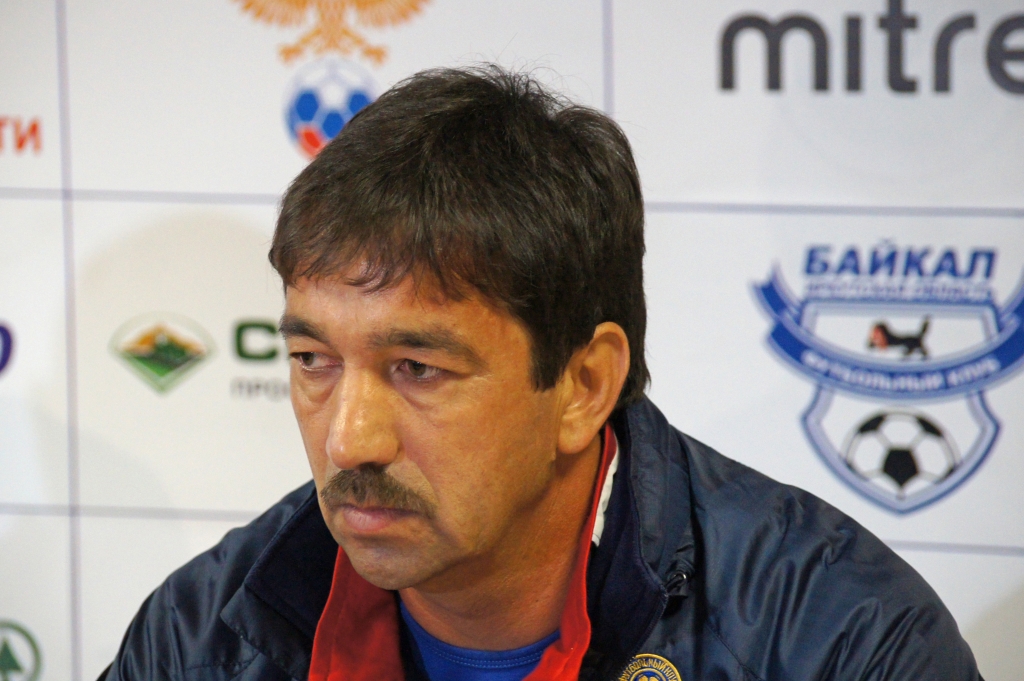 Главный тренер "Енисея", Фото с места события собственное