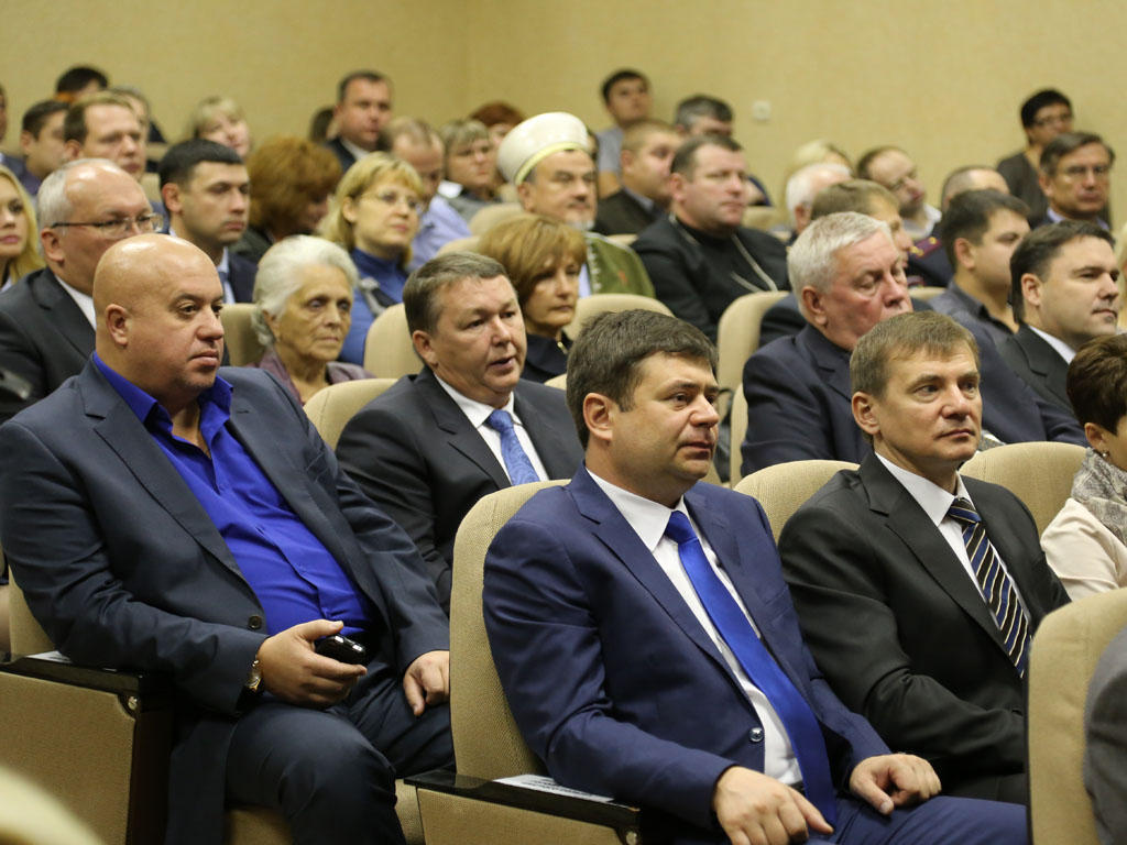 Депутаты, Фото с места события собственное
