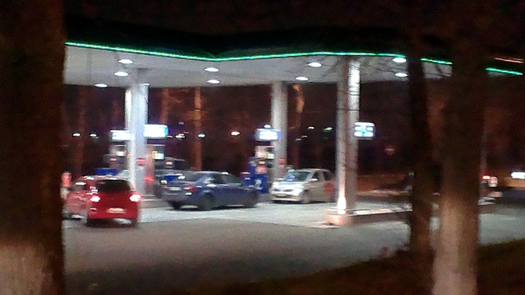 Разочарованные клиенты на запправках "КрайсНефть", Фото с места события из других источников