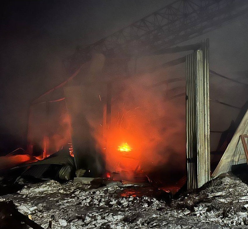 Ангар на предприятии загорелся в Чунском районе Администрация Чунского района