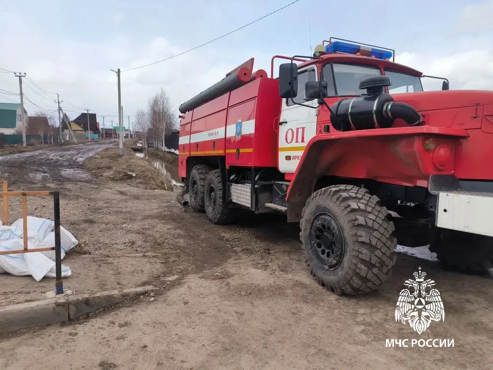 В Хомутово и Большой Елани остаются подтопленными семь приусадебных участков ГУ МЧС России по региону