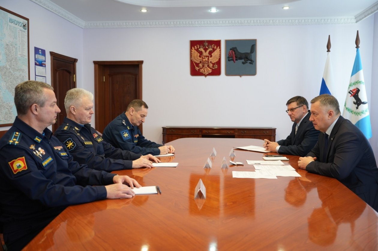 Перспективы Суворовского училища обсудили глава Приангарья и замглавкома ВКС России правительство Иркутской области