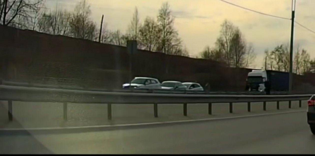 Три машины столкнулись на объездной Ново-Ленино в Иркутске Группа &quotДТП 38RUS&quot (18+)