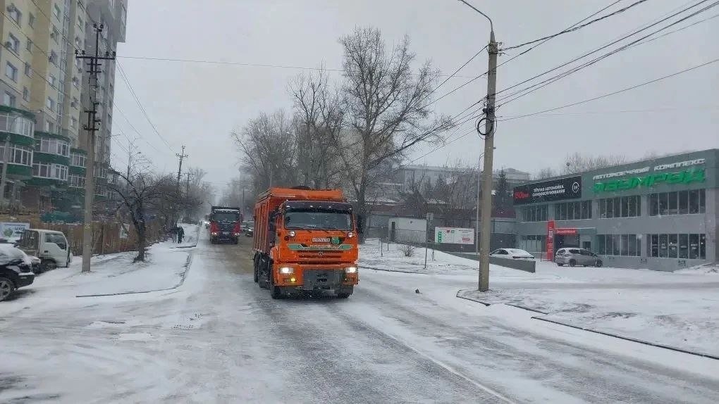 Улицы Иркутска приводят в порядок после снегопада и метели Пресс-служба администрации Иркутска