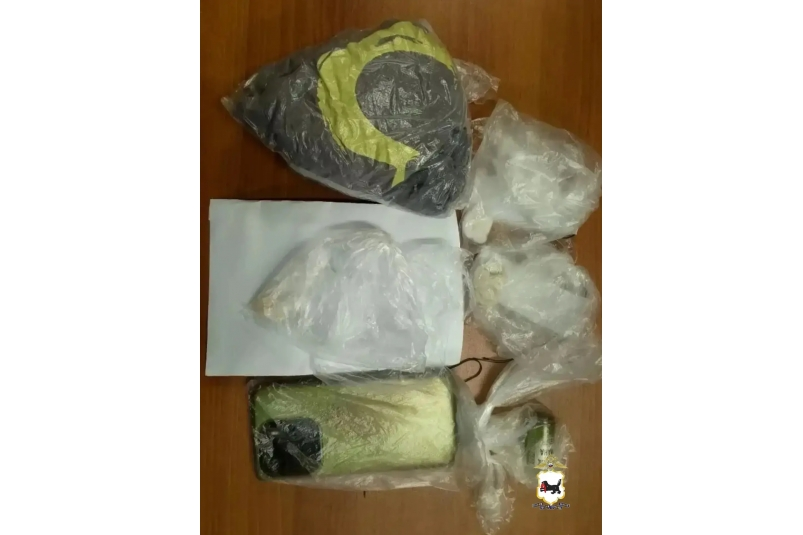 В Братске задержали ранее судимую женщину с наркотиками в подъезде дома ГУ МВД России по региону