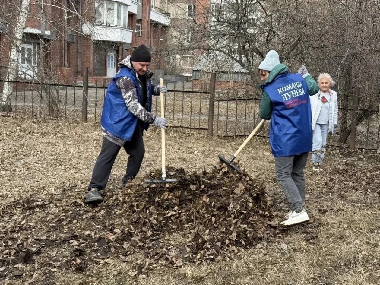 Депутаты Октябрьского округа организовали уборку во дворах и на общественных пространствах Пресс-служба думы Иркутска