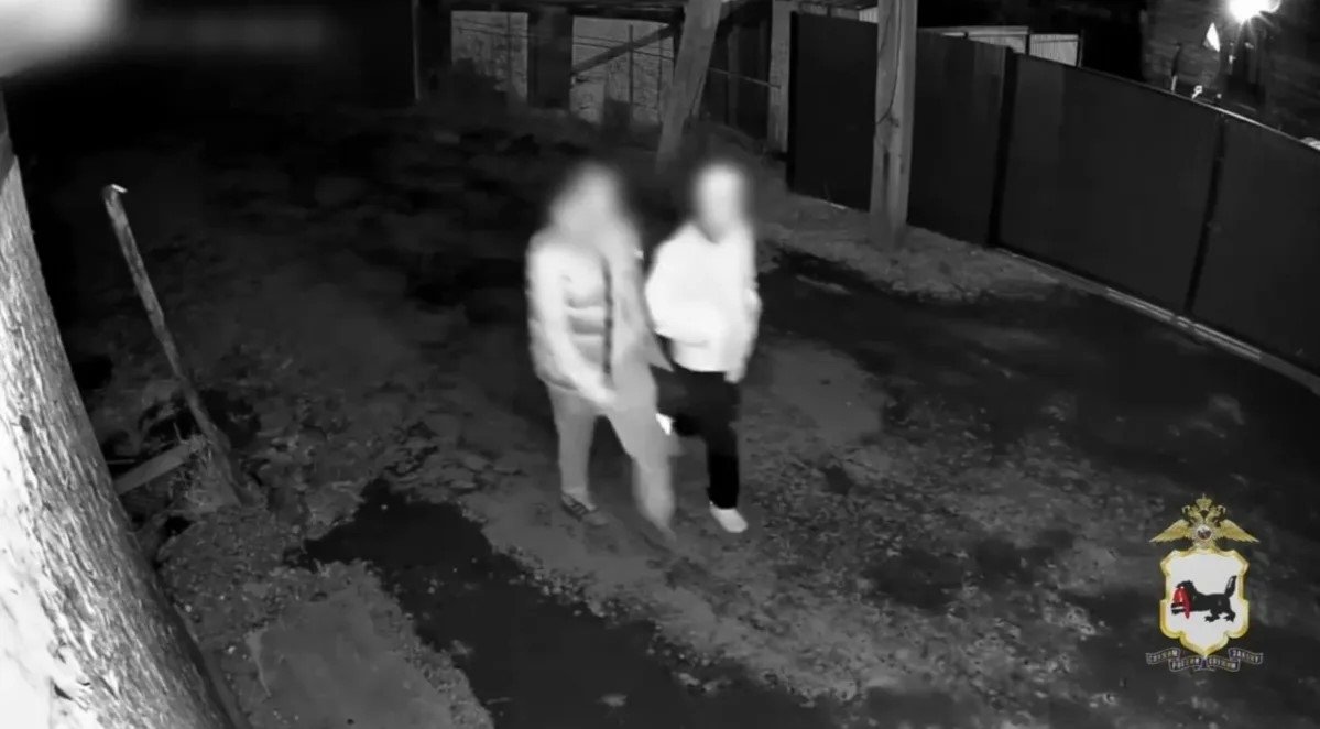 Лица подозреваемых поджигателей в Иркутске попали на камеры видеонаблюдения Пресс-служба ГУ МВД России по Иркутской области