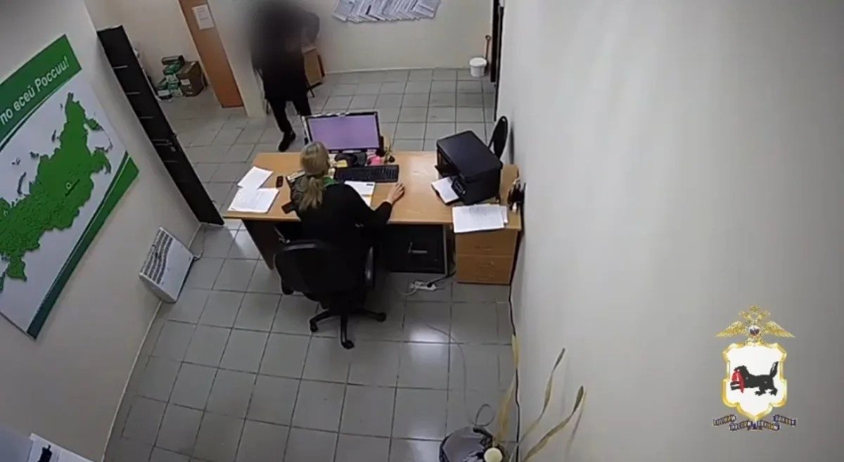 Кража денег в Вихоревке попала на камеры видеонаблюдения Пресс-служба региональной прокуратуры